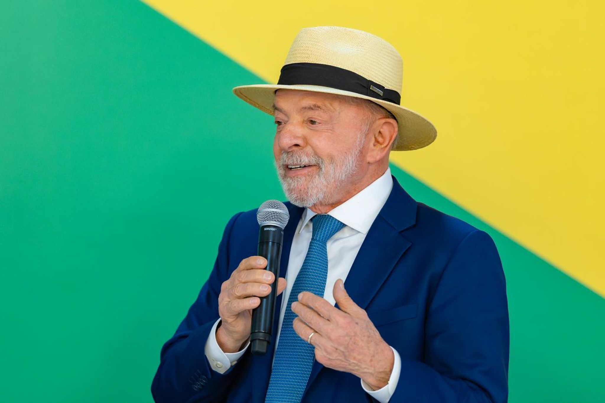 Lula sanciona novas regras para frete rodoviário; veja o que muda