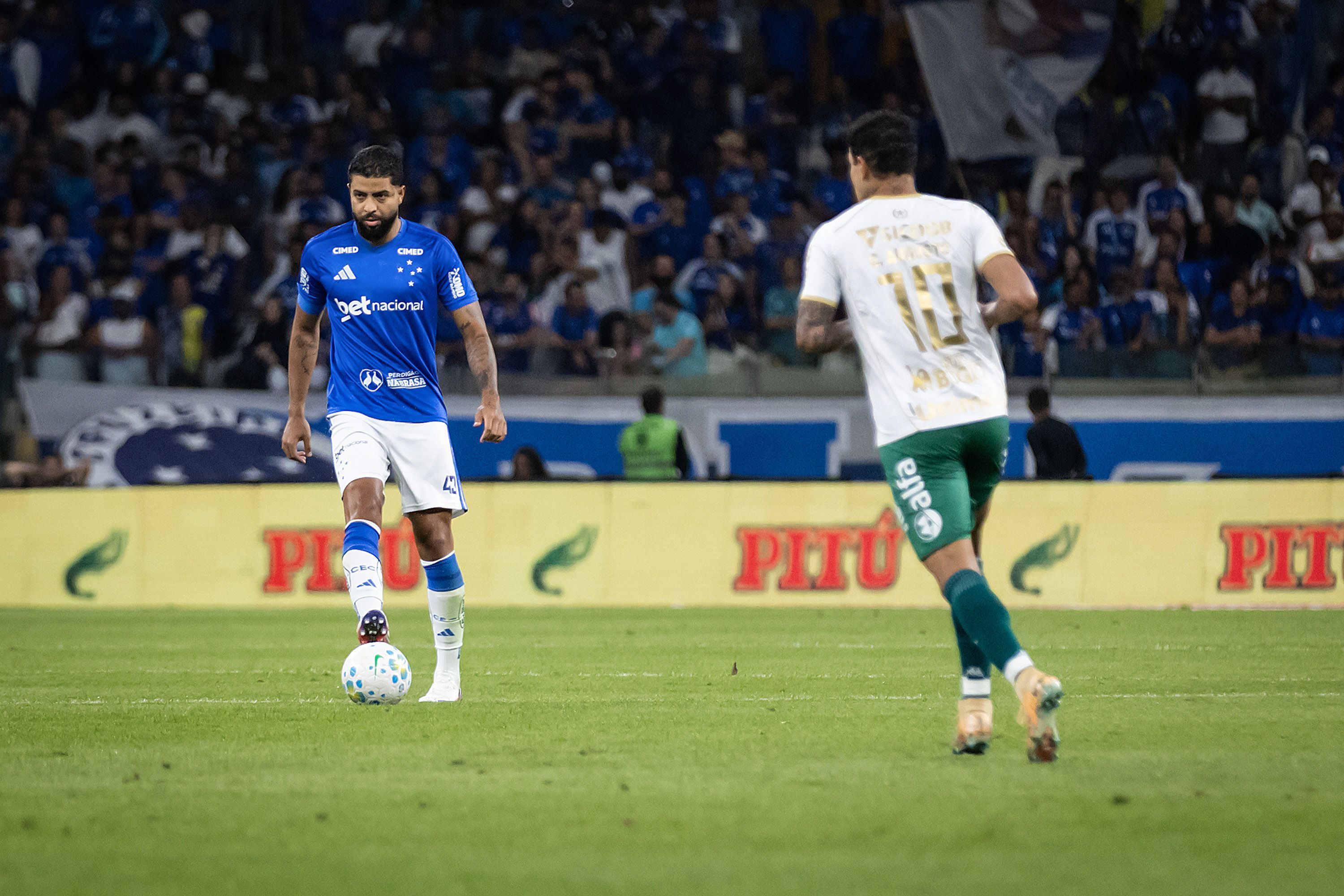 Depois de mais de três meses, João Marcelo celebra volta a time titular do Cruzeiro