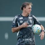 Sem Neymar, Cuca 'quebra cabeça' para escalar Santos contra o Athletico-PR