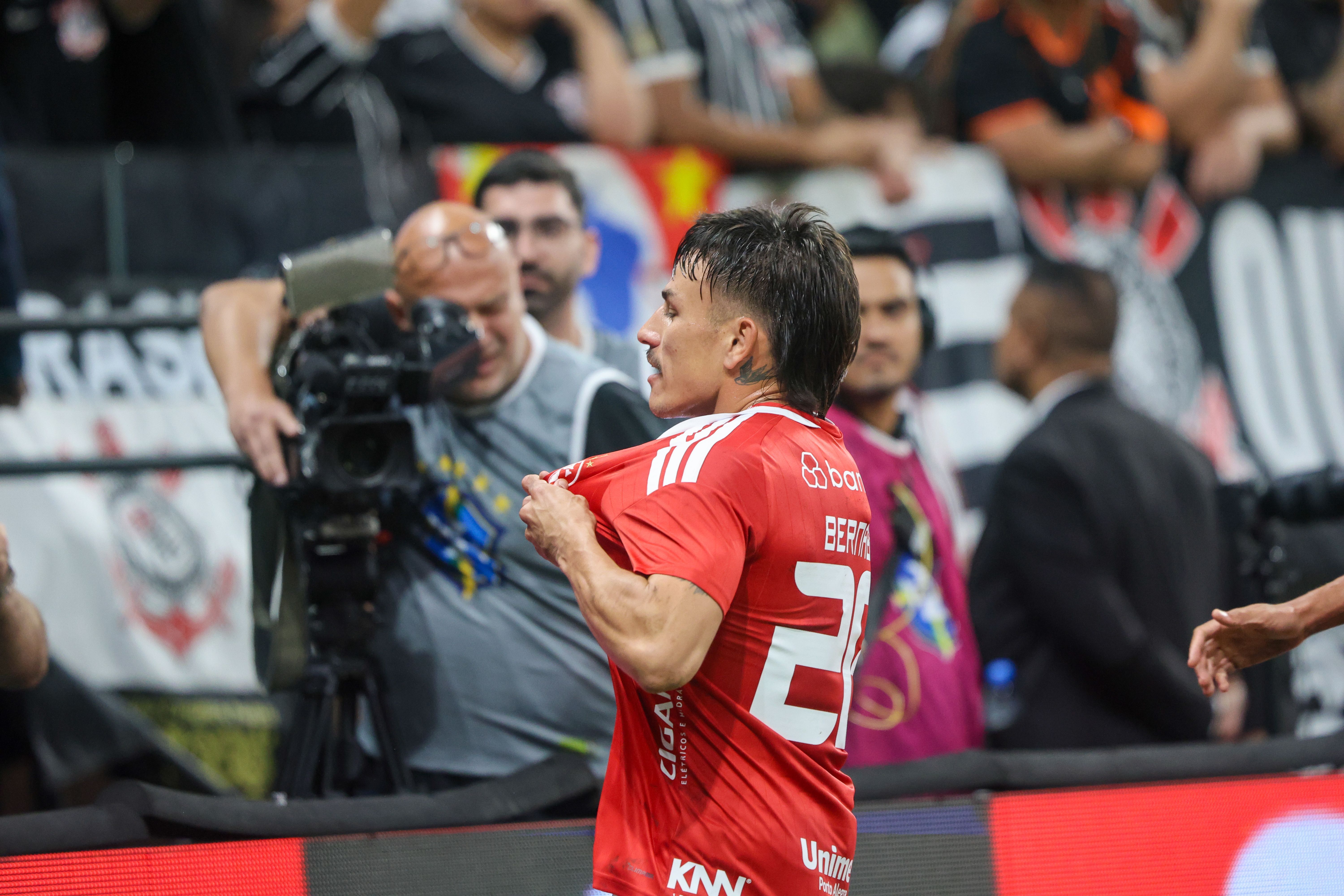 Autor de gol do Inter contra o Corinthians, Bernabei afirma: ‘Posso dormir tranquilo’