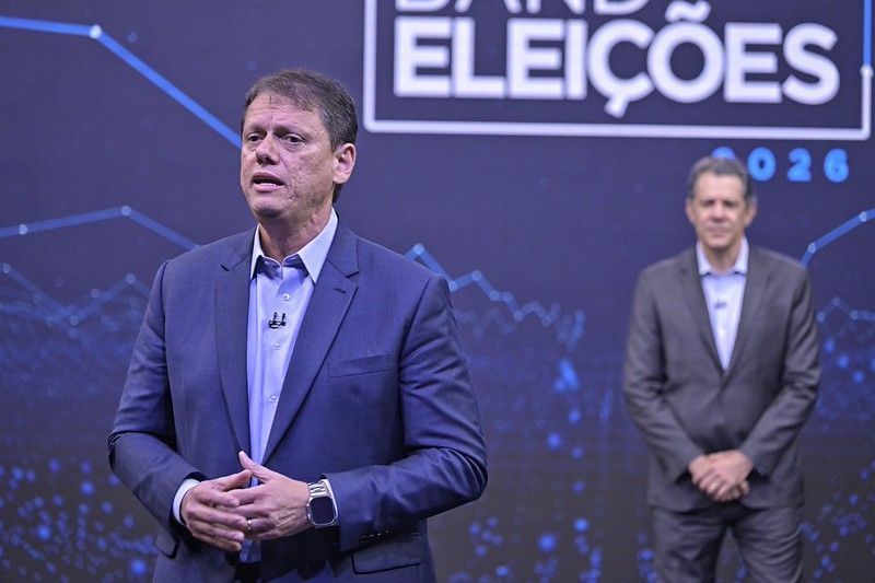 Tarcísio acusa Haddad de ter dividido palco com traficante do Moinho