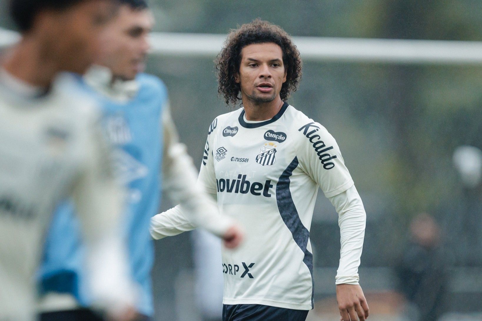 Escalação do Santos: Cuca prepara mudanças na zaga para enfrentar Macará