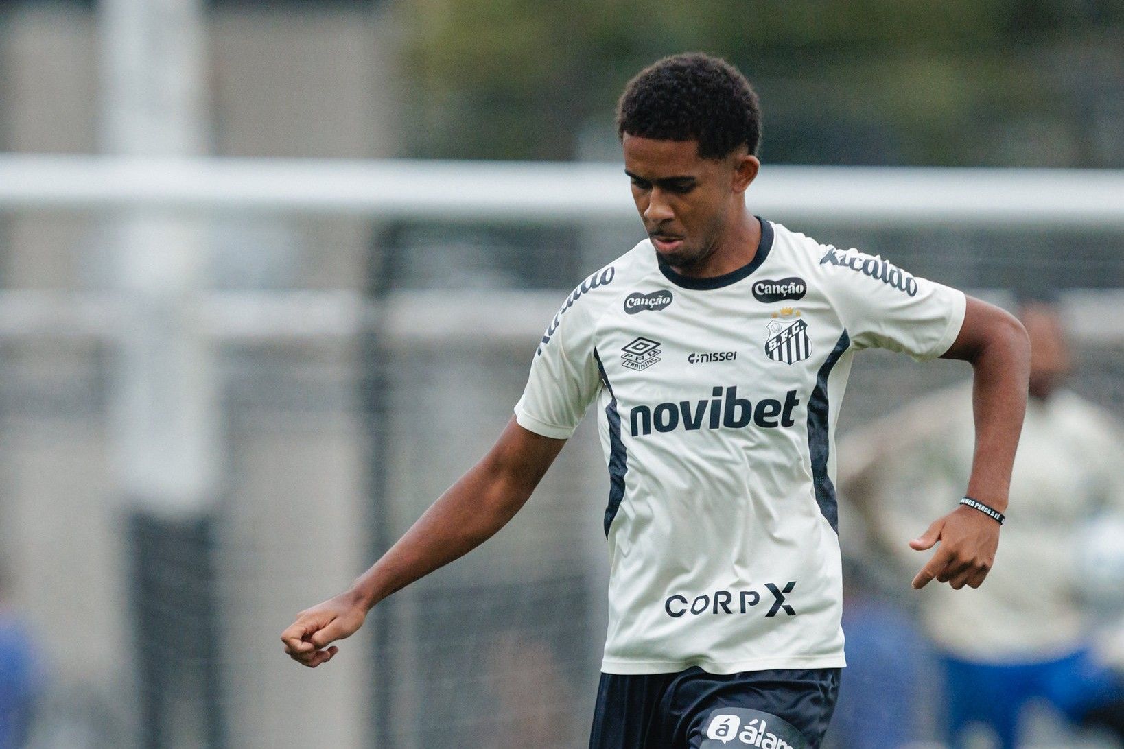 Santos renova contrato de promessa da base; saiba detalhes