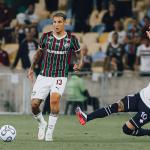Libertadores: Guilherme Arana deixa jogo do Fluminense de maca e preocupa