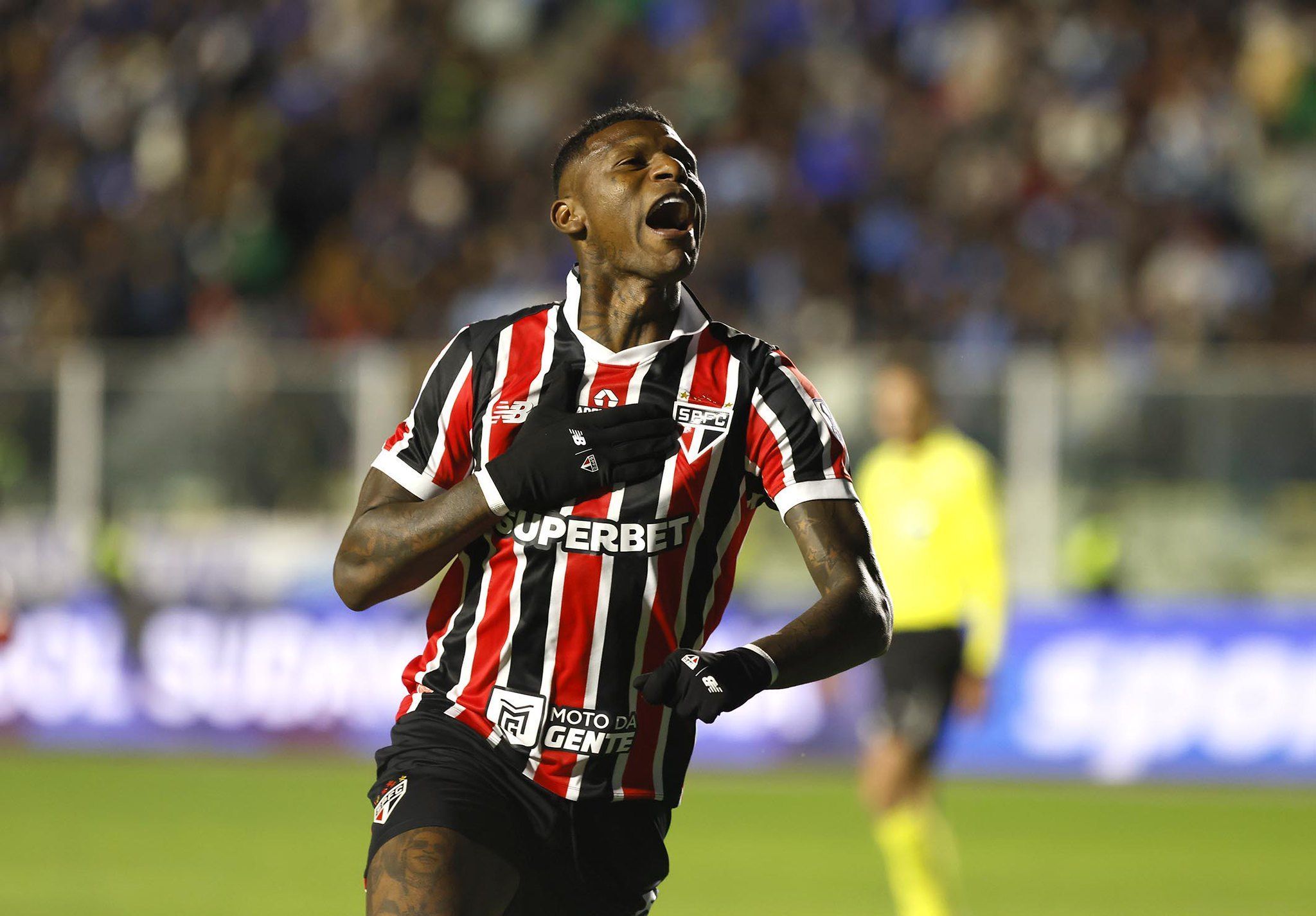 Arboleda manda recado à torcida do São Paulo após depressão: 'Só pensei em fugir'