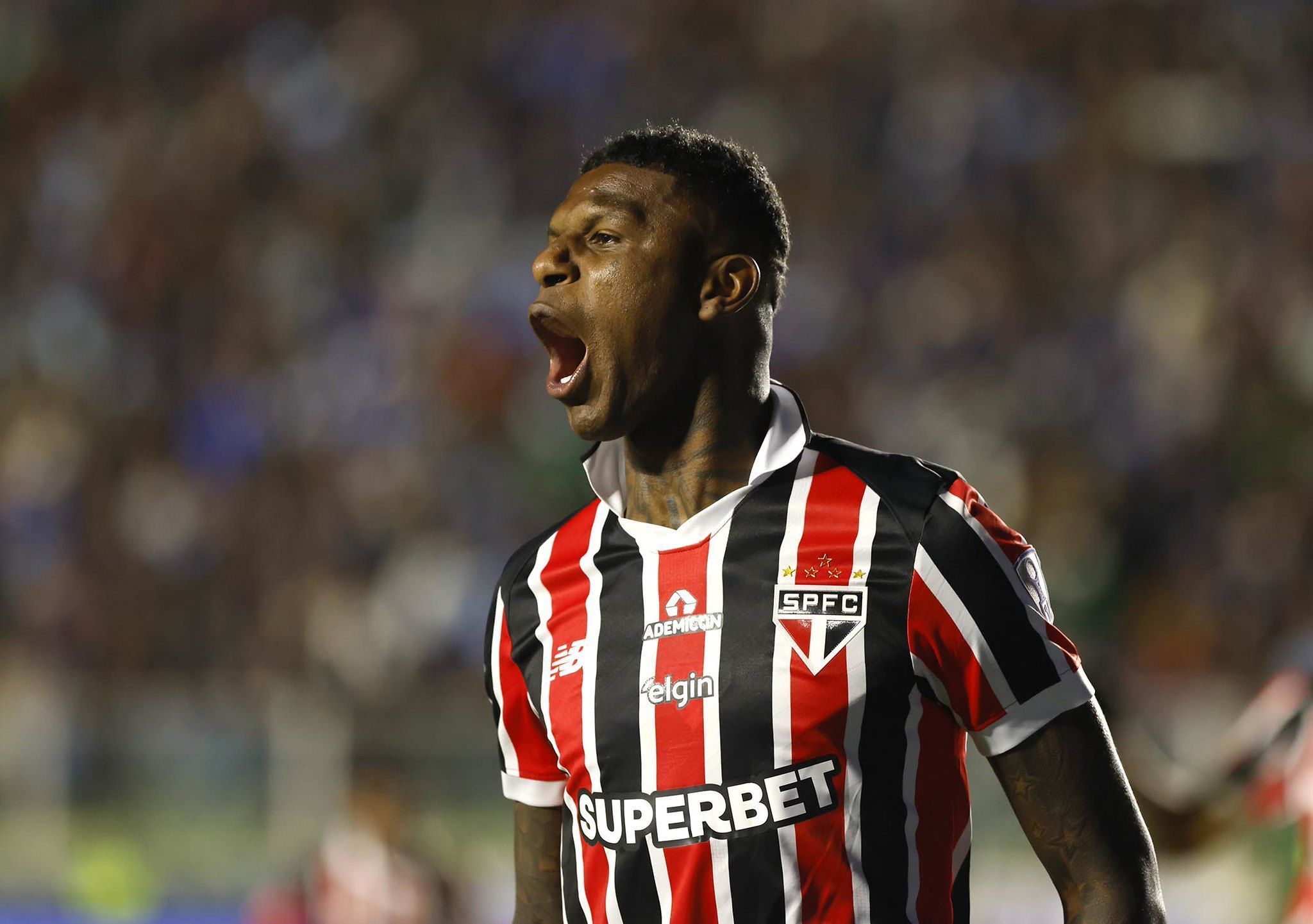 Arboleda renasce no São Paulo após depressão e tenta superar crise com torcida