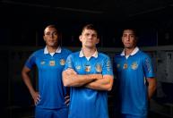 Grêmio lança terceiro uniforme para 2026 em alusão aos títulos de 1996; veja fotos