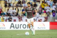 Ex-Atlético, zagueiro do Fluminense anuncia cirurgia e manda recado à torcida