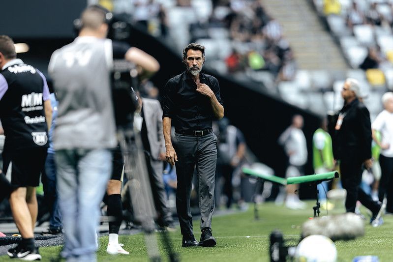 ‘Barba’ Domínguez elogia zagueiros do Atlético, mas cita necessidade de reforço