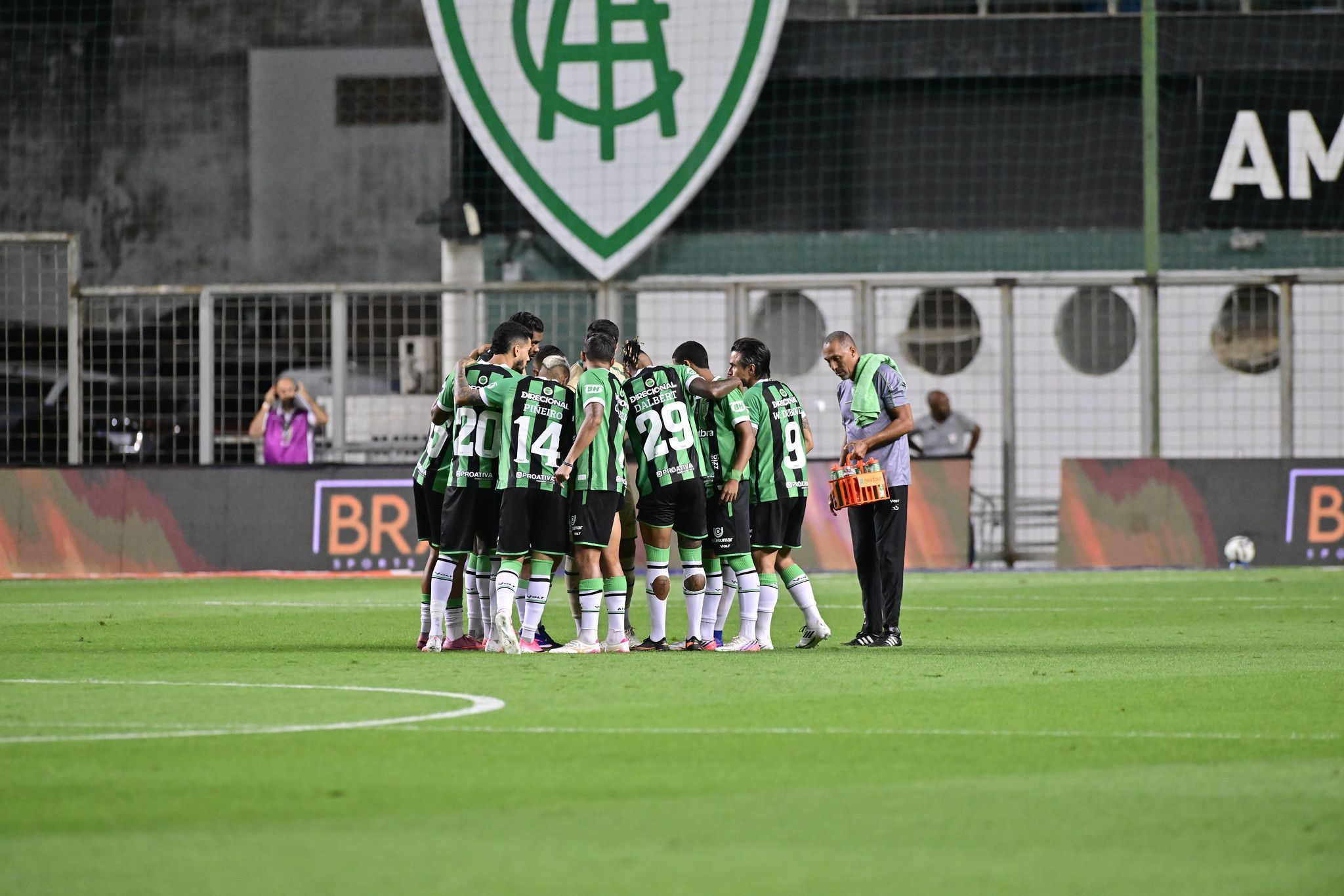 América anuncia saída de mais dois atletas, e lista de dispensas aumenta