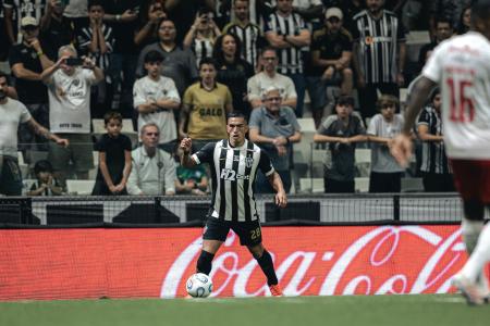 Tomás Cuello, atacante do Atlético, em ação contra o RB Bragantino