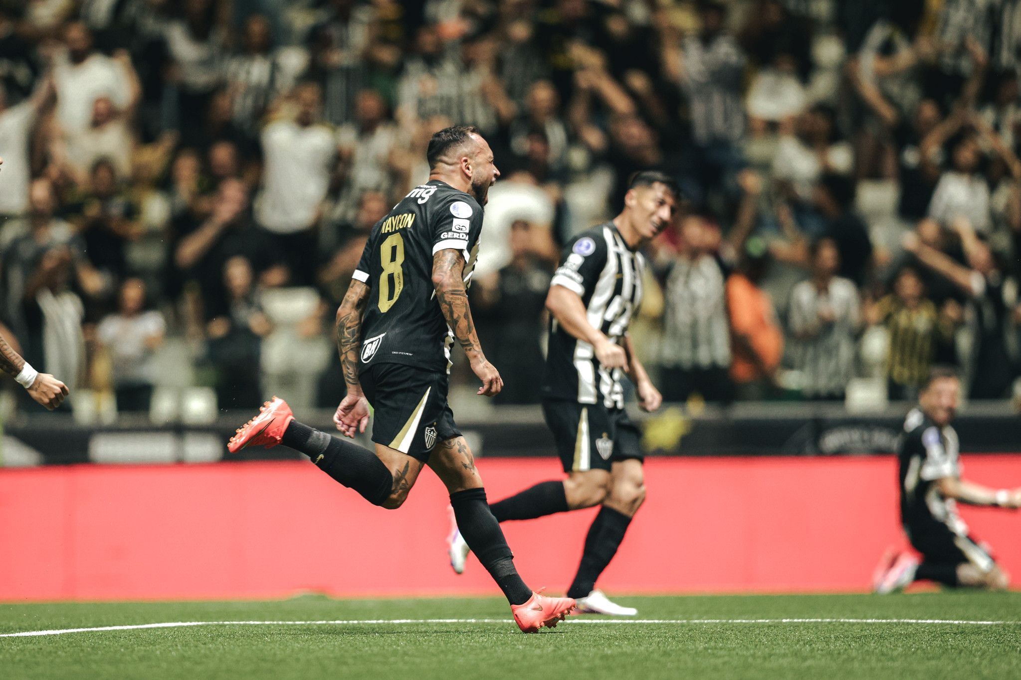 Maycon se iguala a 'zagueiros artilheiros' do Atlético; veja números