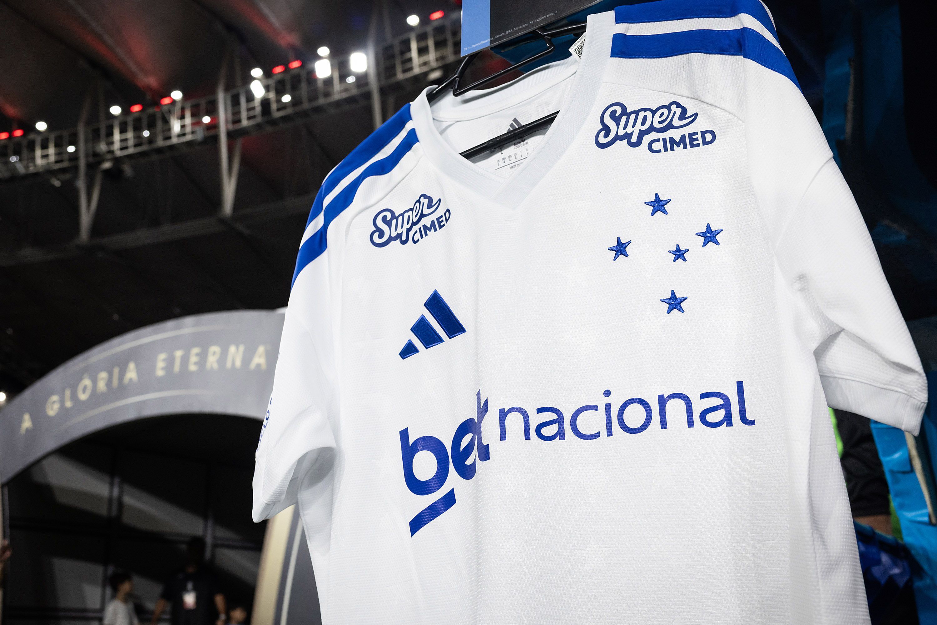 Sem espaço, lateral e atacante ficam fora do banco do Cruzeiro contra o Flamengo