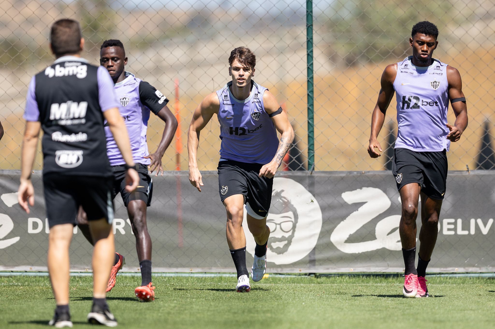 Opção imediata no Atlético, 'cria' pode ganhar minutagem em duelo pelo Brasileirão
