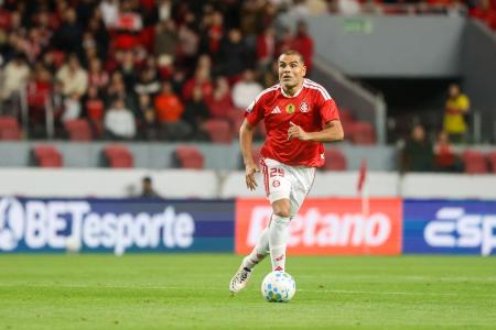 Mercado, zagueiro e um dos líderes do time do Inter