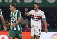 São Paulo informa lesão de Calleri após derrota para Chape; saiba detalhes