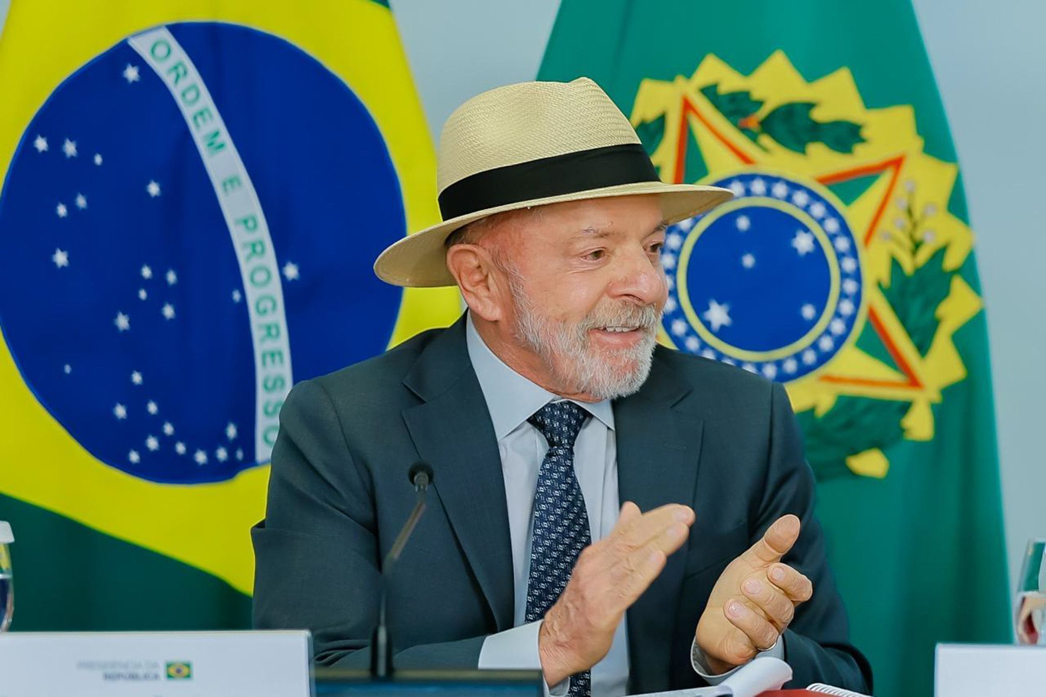 Lula evita perguntas sobre Lulinha e Marcola após desfile militar