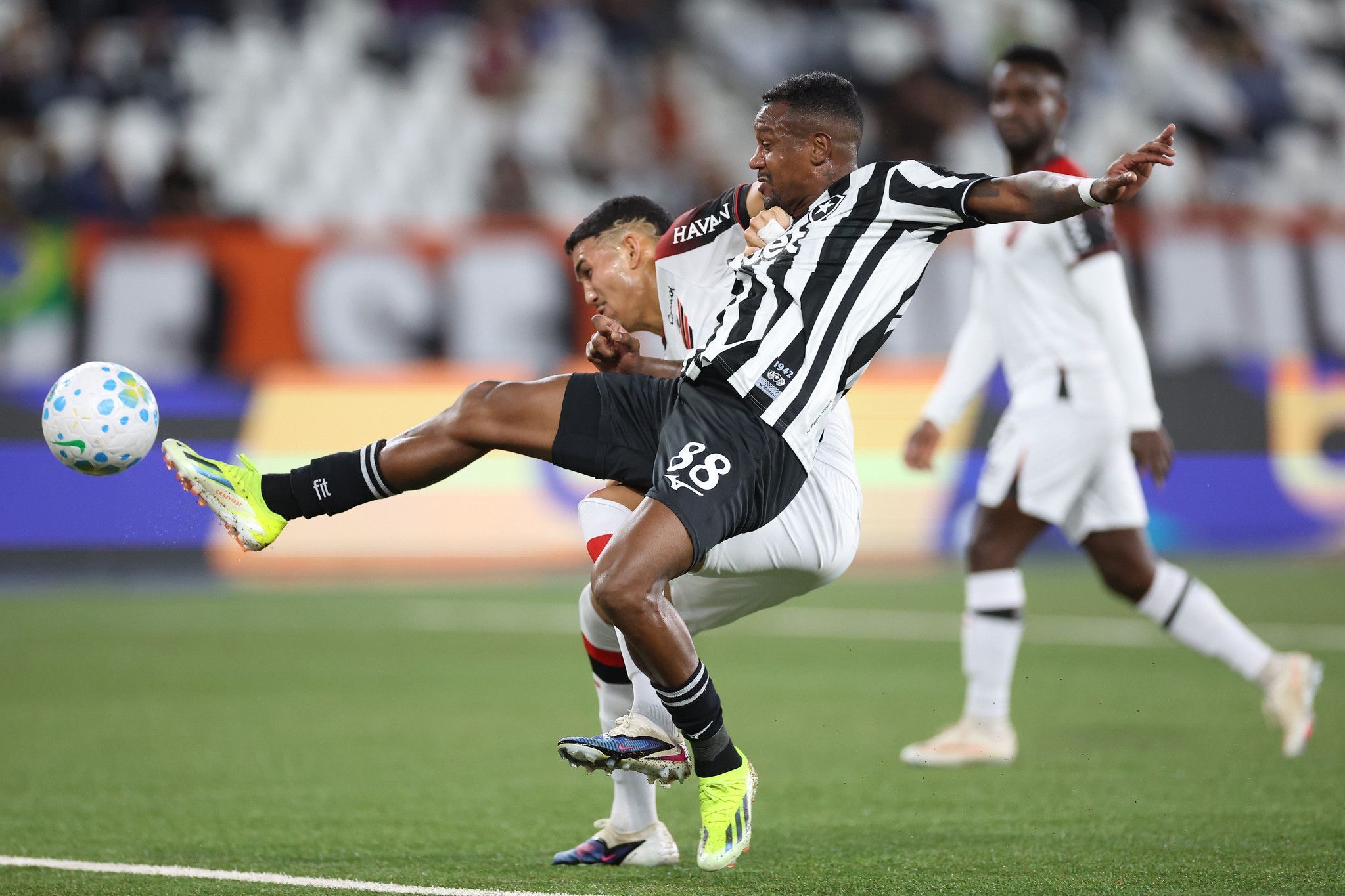 Edenilson critica postura inicial do Botafogo: 'Grande erro nosso'