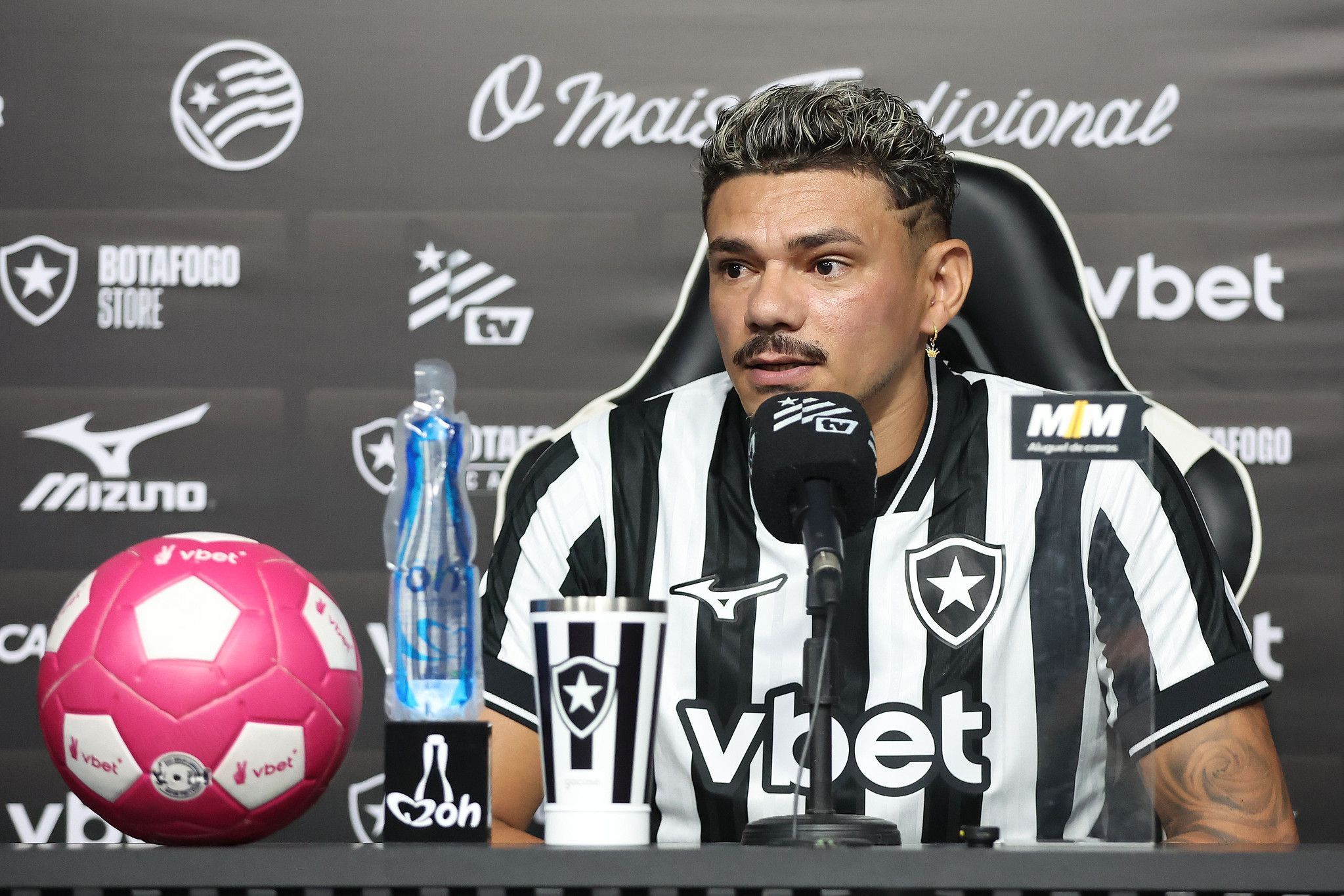 Apresentado pelo Botafogo, Tiquinho desabafa sobre período no Santos: 'Muito difícil'