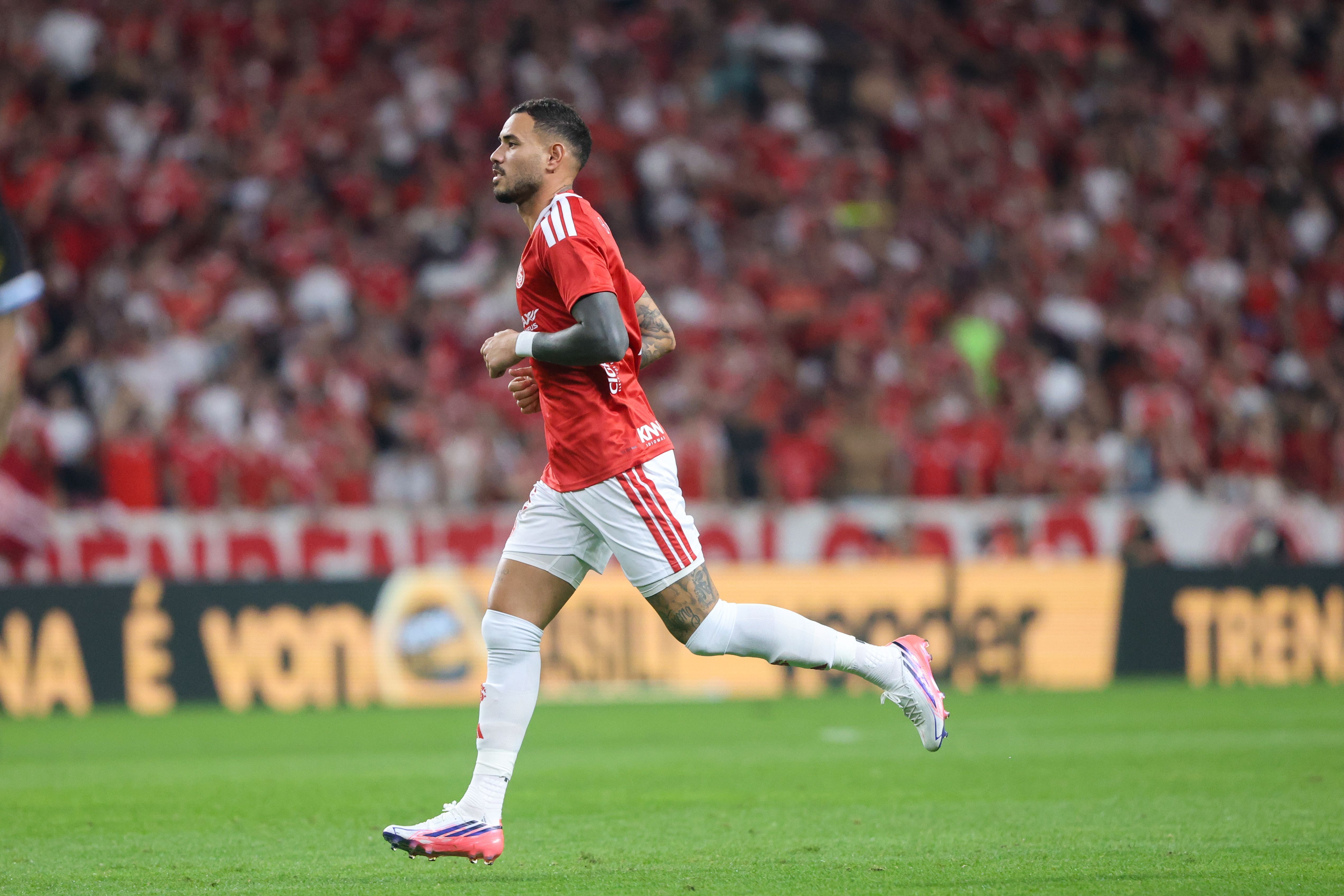 Internacional: Pezzolano revela condição física de atacante que esteve na Copa do Mundo