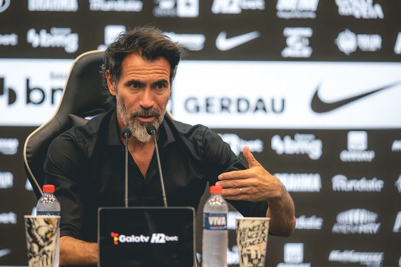 Barba Domínguez sai em defesa de Cassiera após vitória no Brasileirão
