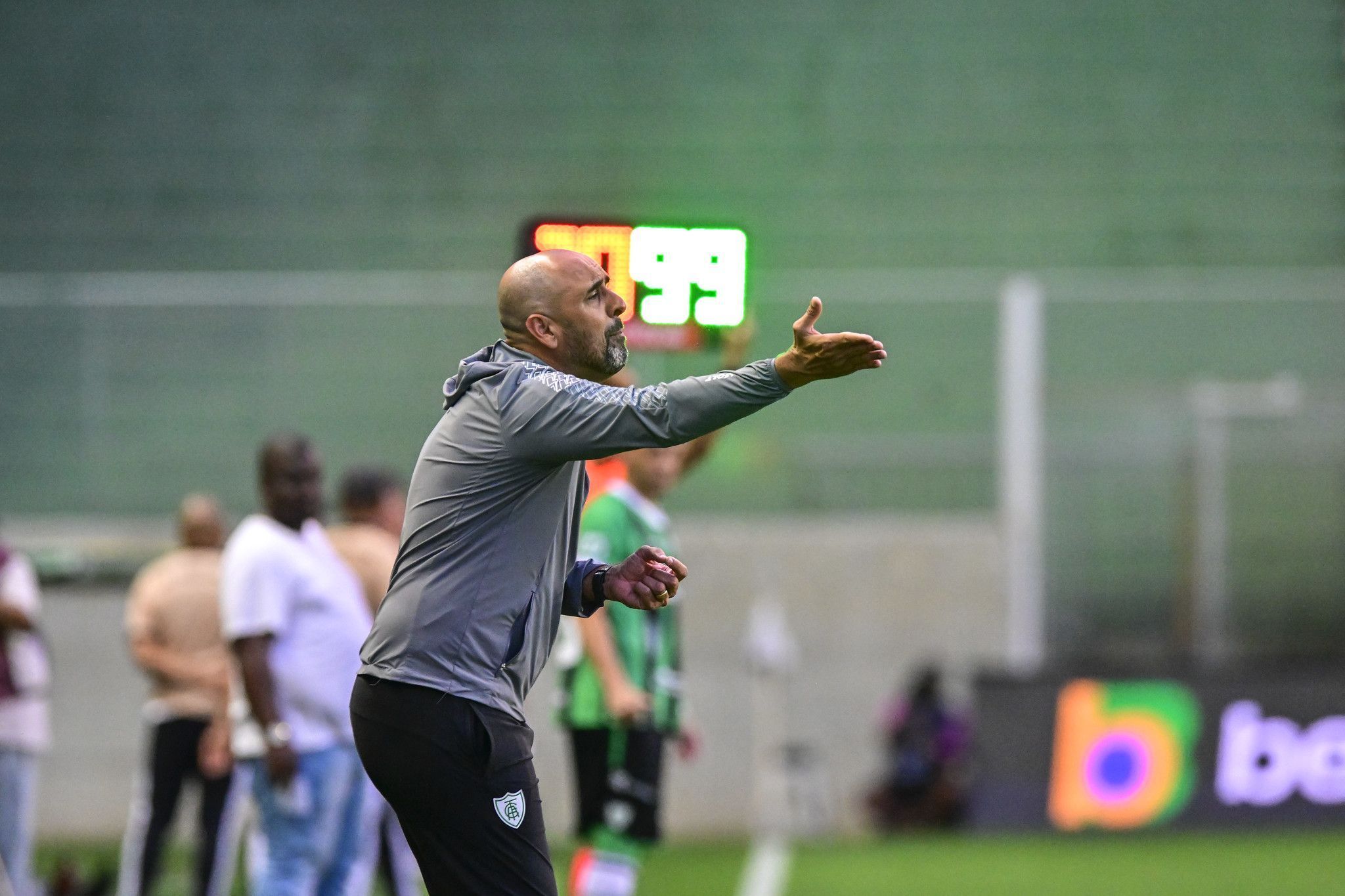 Técnico do América é direto sobre momento na Série B, mas prega confiança