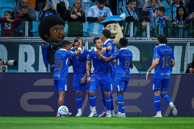 Grêmio vence Chapecoense em casa e 'respira' na luta contra rebaixamento