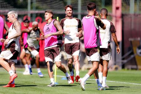 Leo Pereira treinou com o grupo e deve ser titular contra o Botafogo