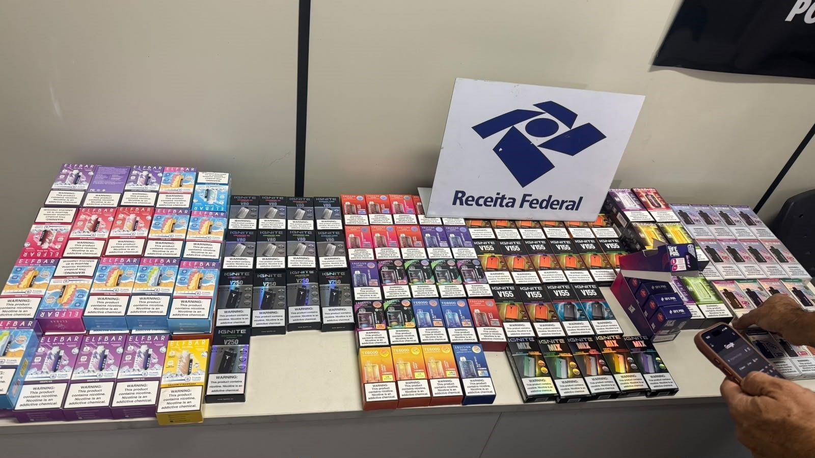 Operação da Polícia Civil e Receita Federal apreende cigarros eletrônicos em Poços de Caldas