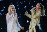 Madrinha de Miley Cyrus, Dolly Parton morreu em data marcante para a cantora