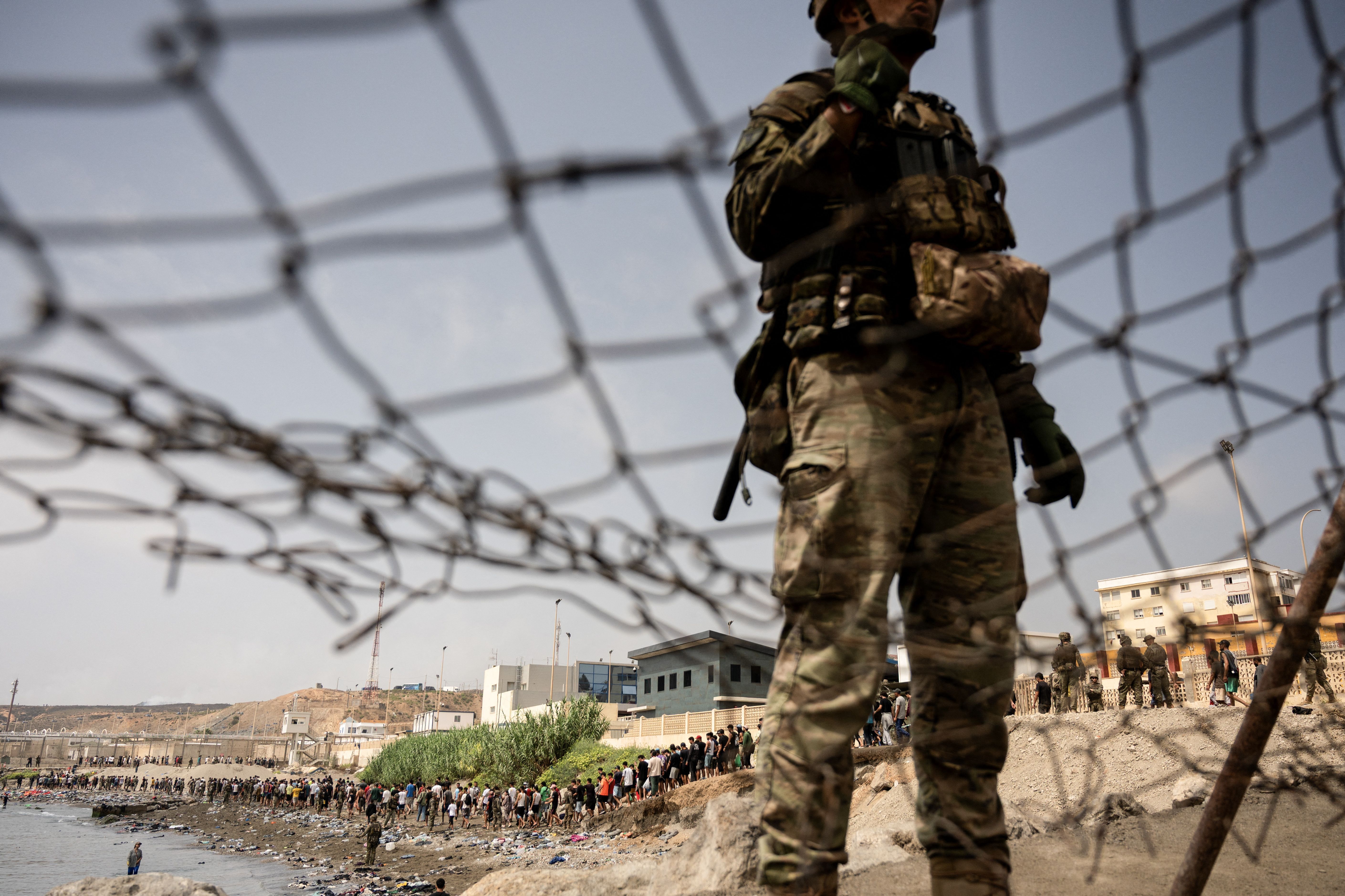 Espanha inicia reforço de controle das fronteiras com a Itália após crise migratória