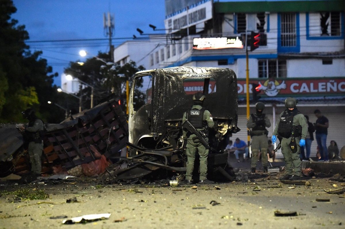 Atentado com caminhão-bomba deixa 11 feridos na Colômbia a seis dias da posse presidencial