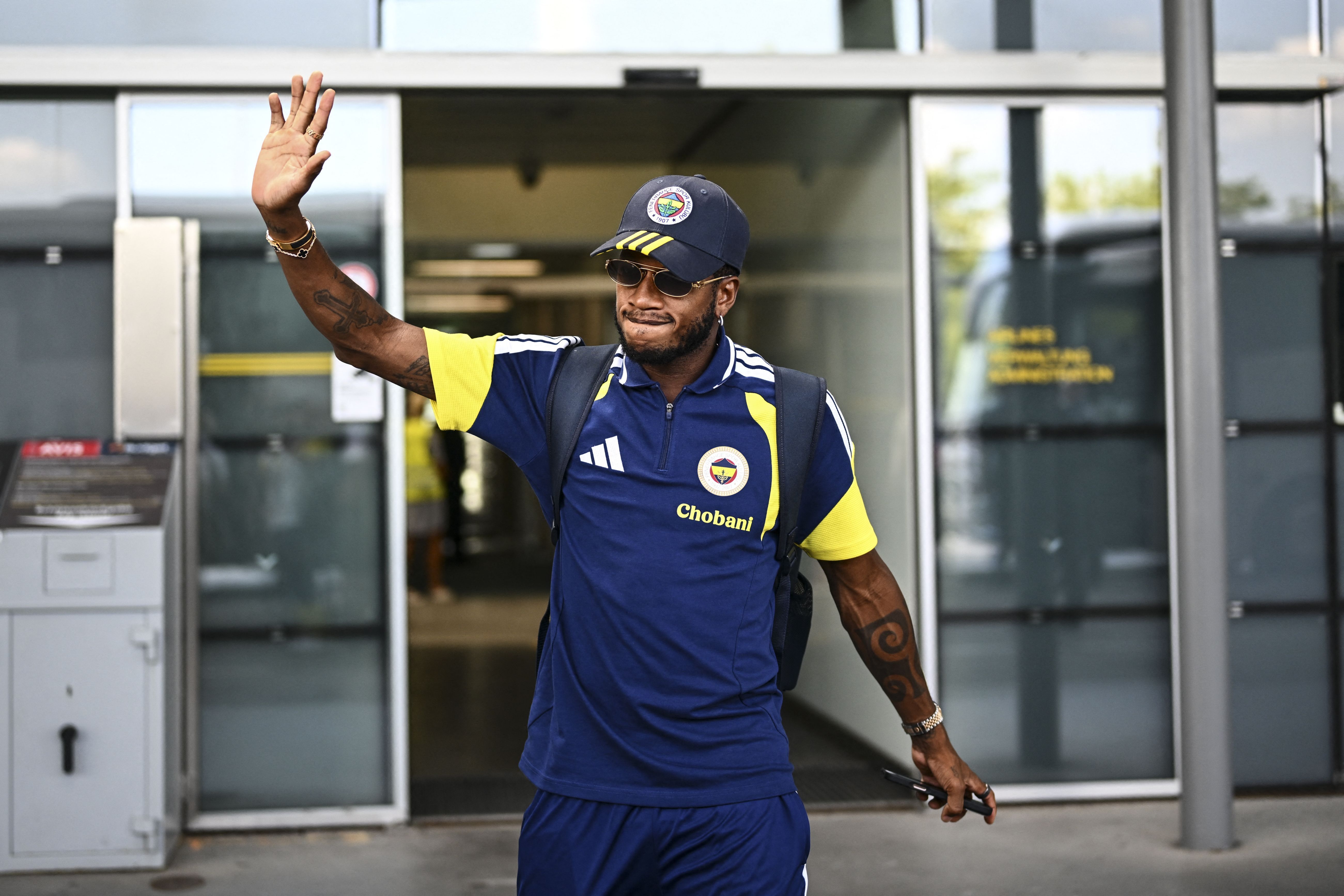 Perto do Atlético, Fred é ovacionado pela torcida em 'despedida' do Fenerbahçe