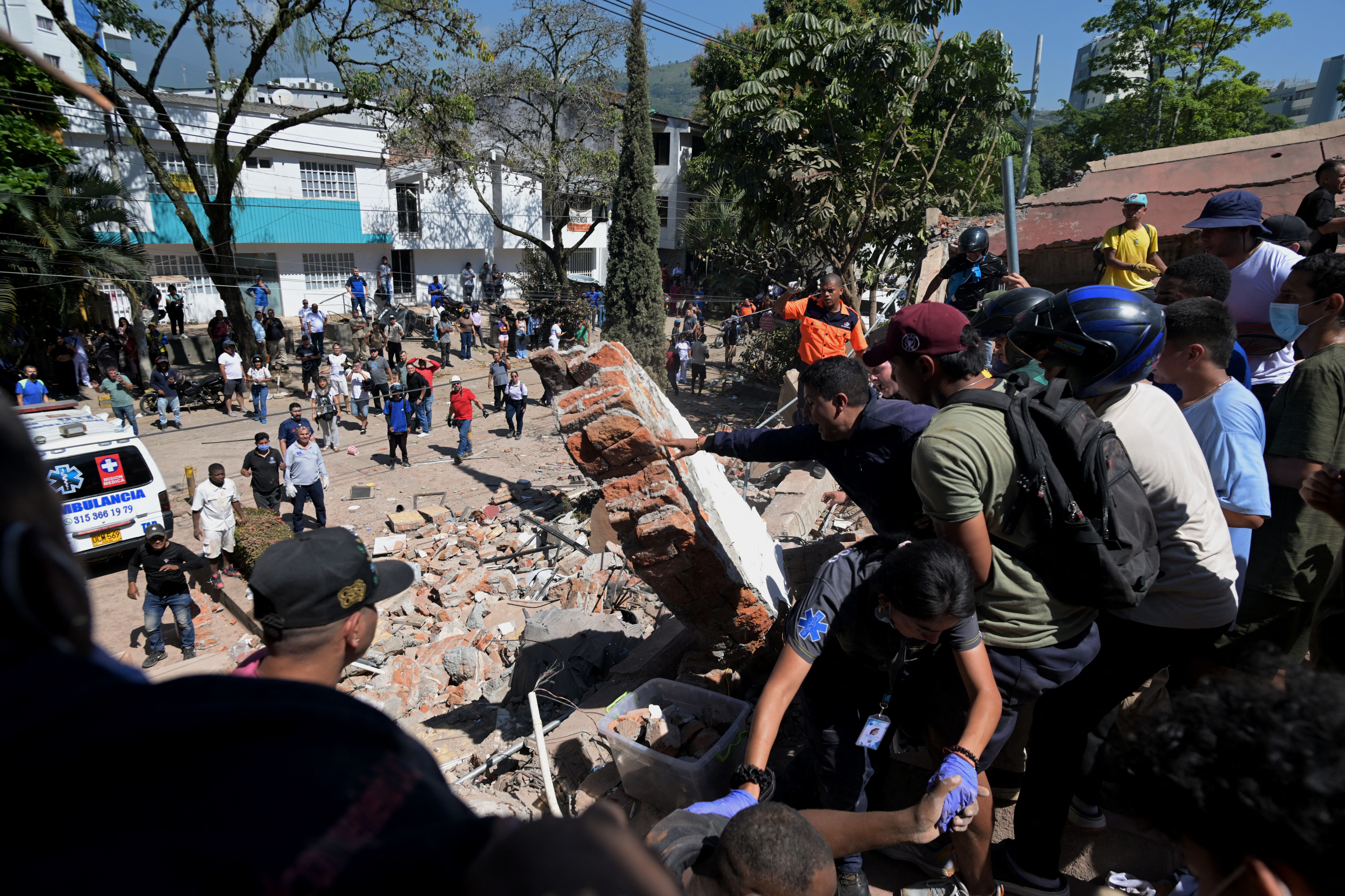 'Não fomos orientados a nada', diz jornalista brasileiro que presenciou terremoto na Colômbia