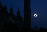 Eclipse solar total transforma dia em noite no Hemisfério Norte; veja vídeo