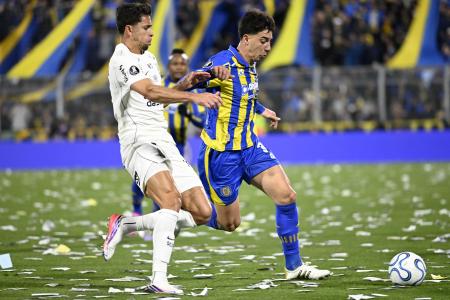 Gabriel Paulista e Agustin Sandez em Rosario Central x Corinthians