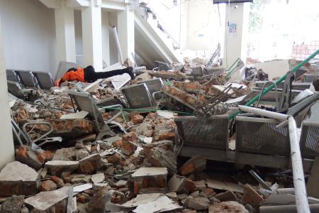 Terremoto de magnitude 7,7 que atingiu a Indonésia