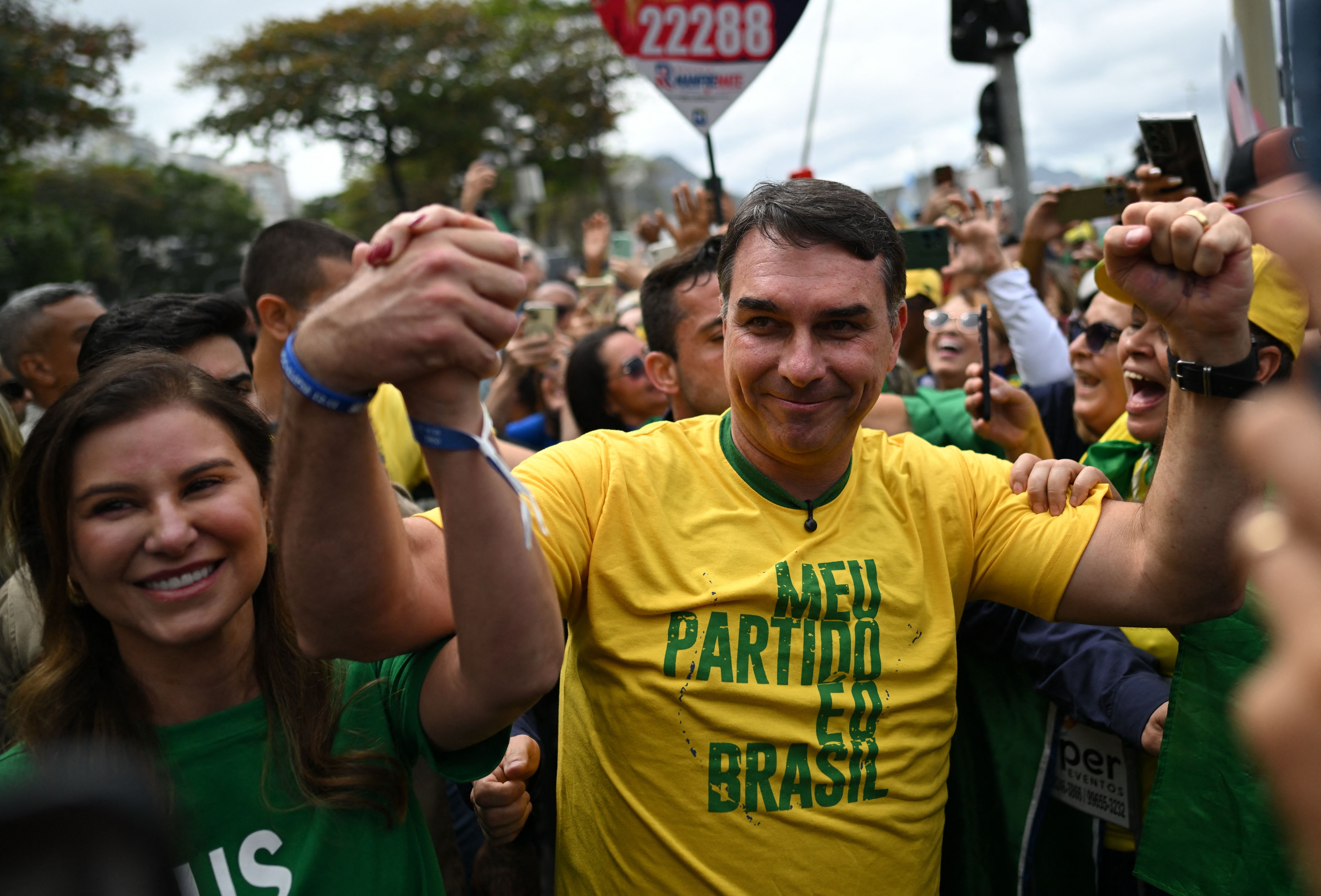 Flávio inicia campanha com áudio de Bolsonaro e diz que Brasil tem ‘nojo’ de Brasília