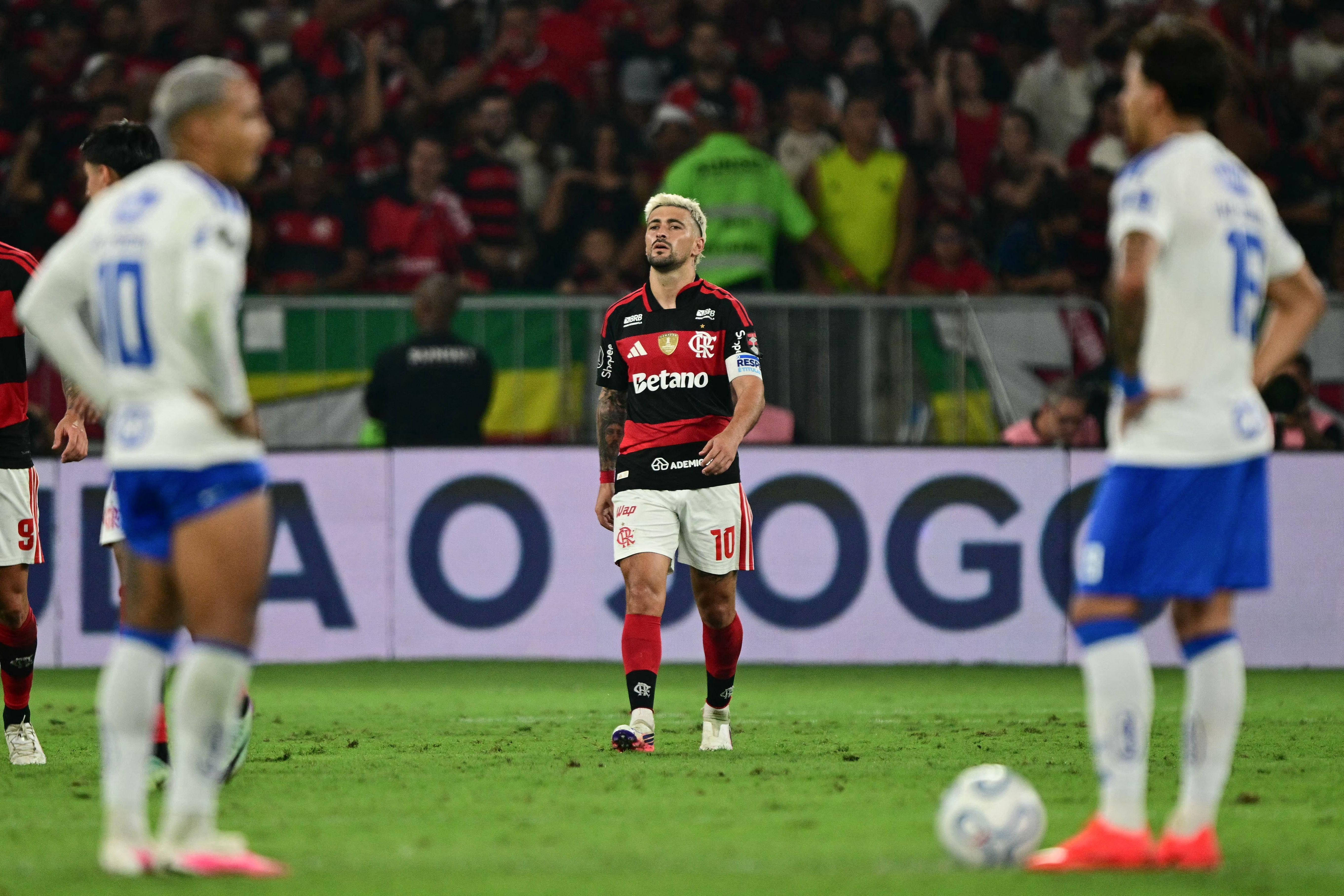 Estrelas do Cruzeiro têm noite apagada em eliminação para o Flamengo na Libertadores