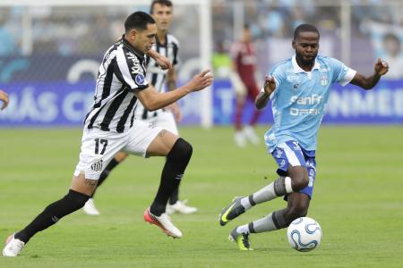 Santos empata com Macará, avança na Sul-Americana e enfrentará o Atlético