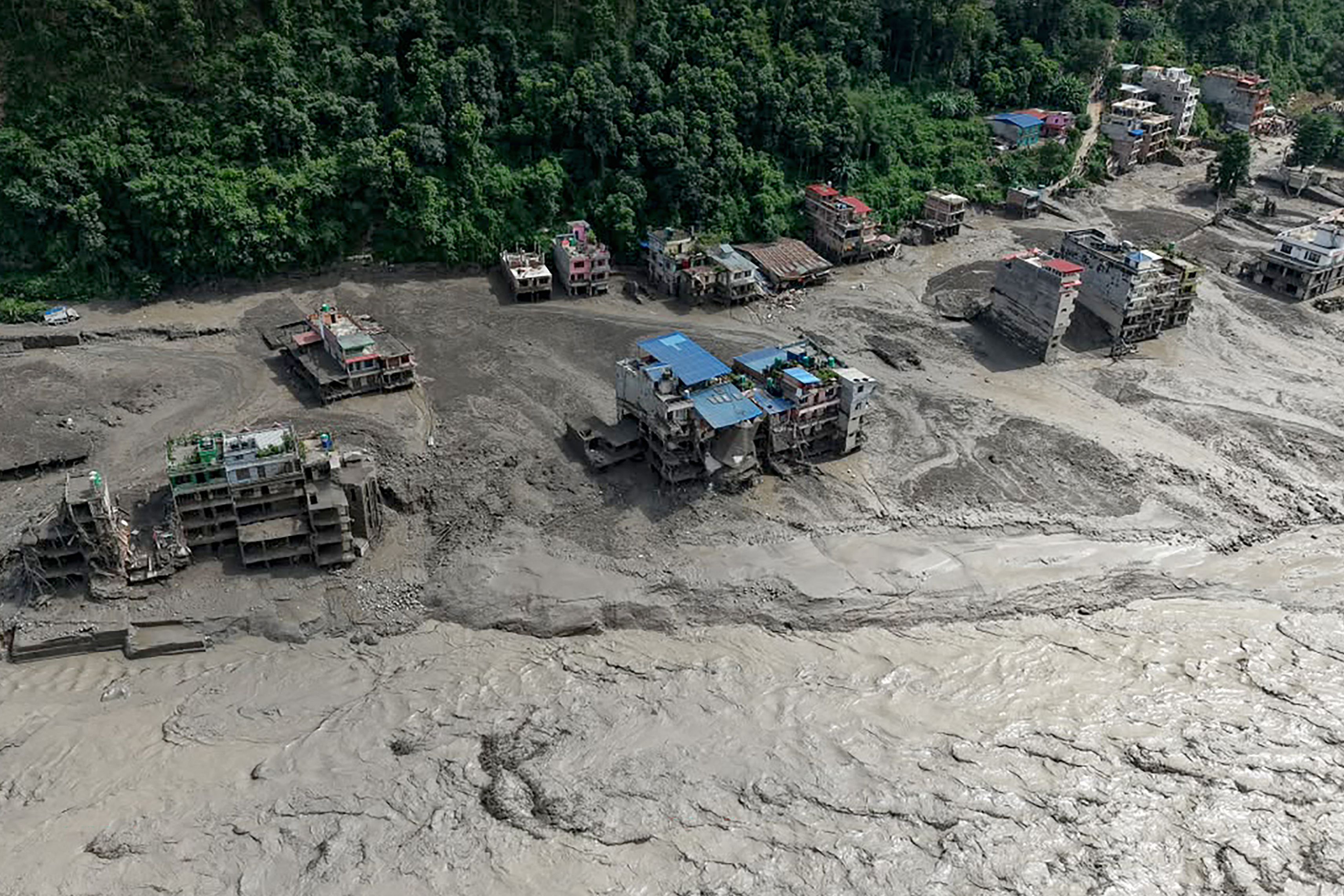 Vídeo: veja deslizamento que devastou a fronteira entre Nepal e China