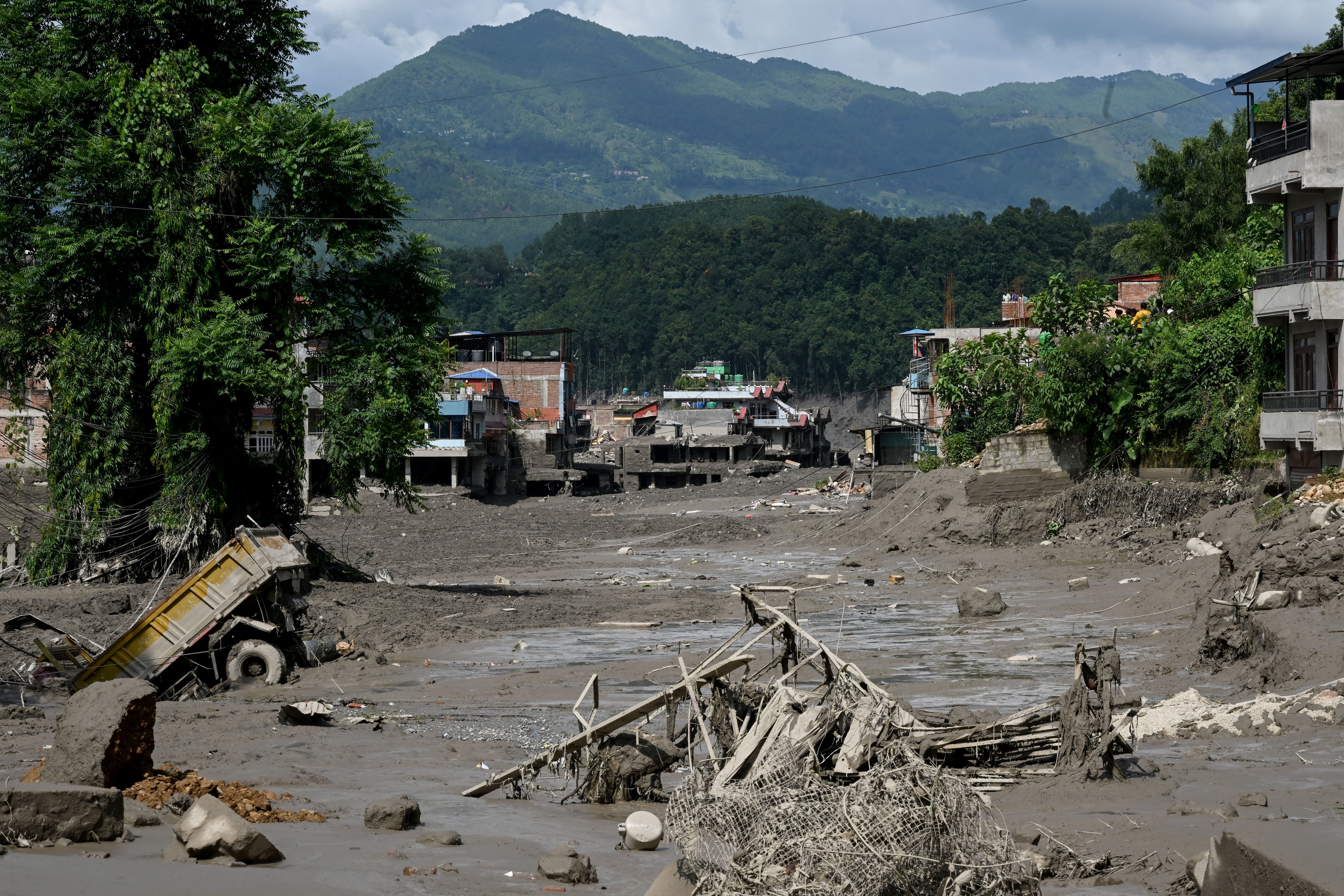 Podcast Notícias do Dia: tragédia no Nepal pode ter sido provocada por ruptura de geleira