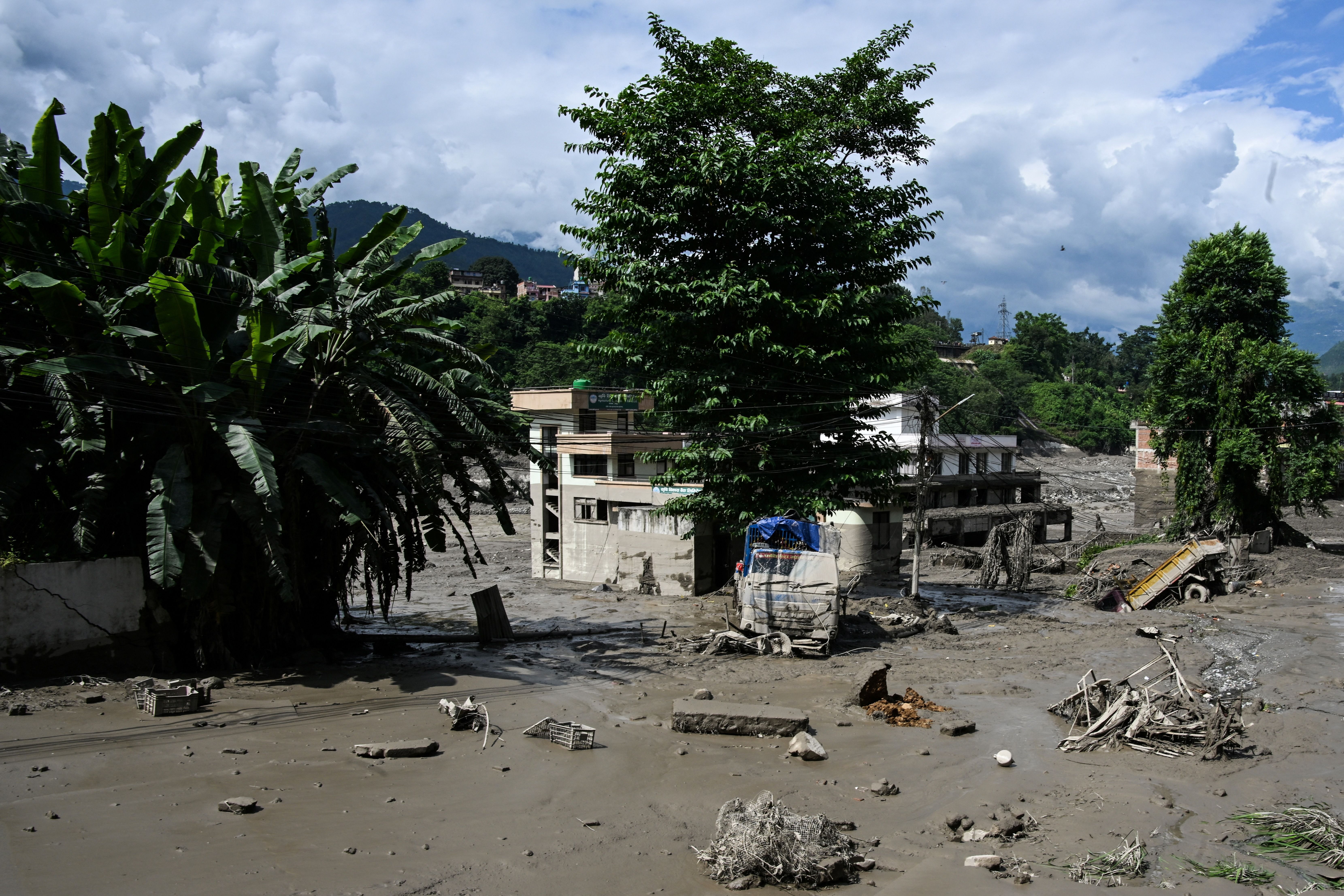 Enchente no Nepal: especialista aponta três possíveis motivos da tragédia