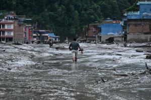 EUA enviam US$ 3,6 milhões em ajuda ao Nepal após enchentes que deixaram centenas de mortos