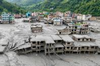 Enchentes no Nepal e na China deixam mais de 680 mortos; quase 3 mil estão desaparecidos