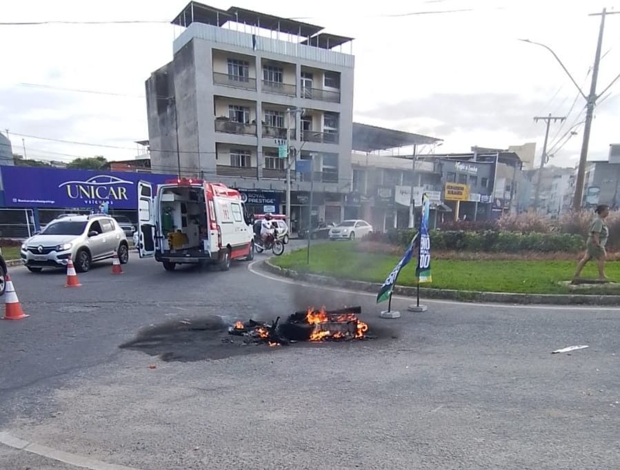 Morre condutora de moto que pegou fogo após choque com ônibus em Ipatinga