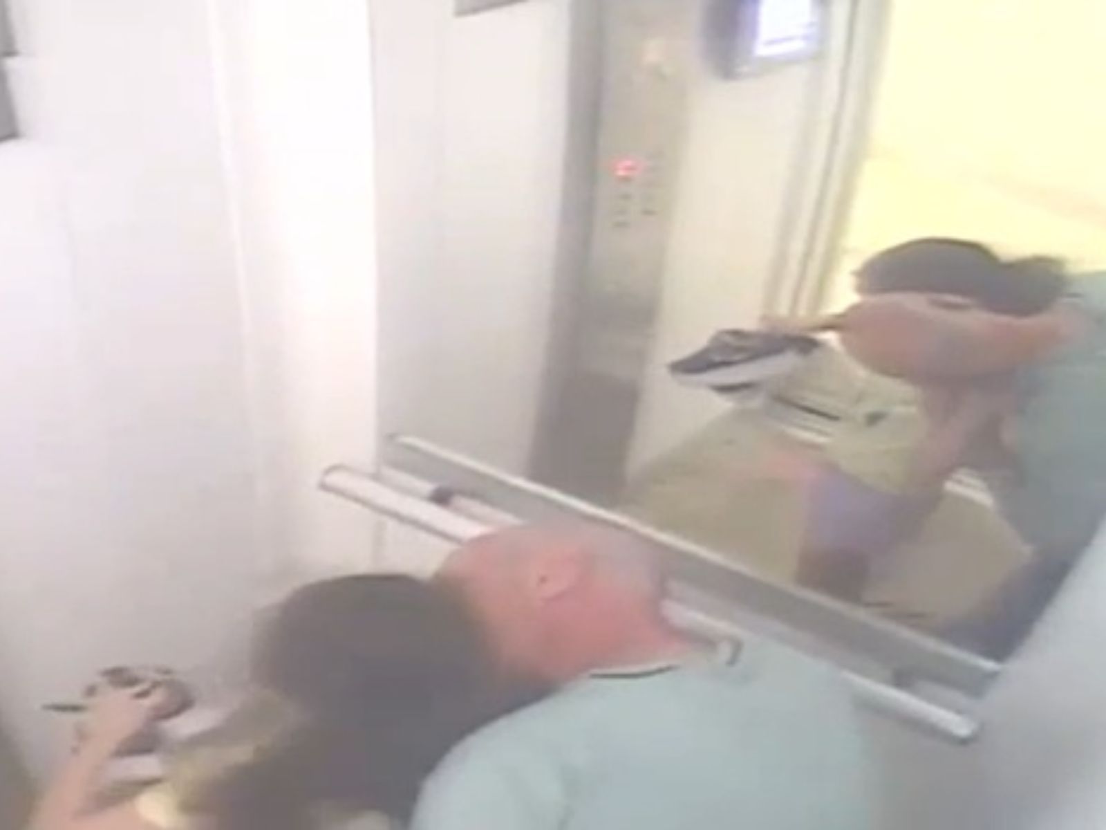 Vídeo: advogado é preso após agredir a própria filha em elevador de prédio em SP