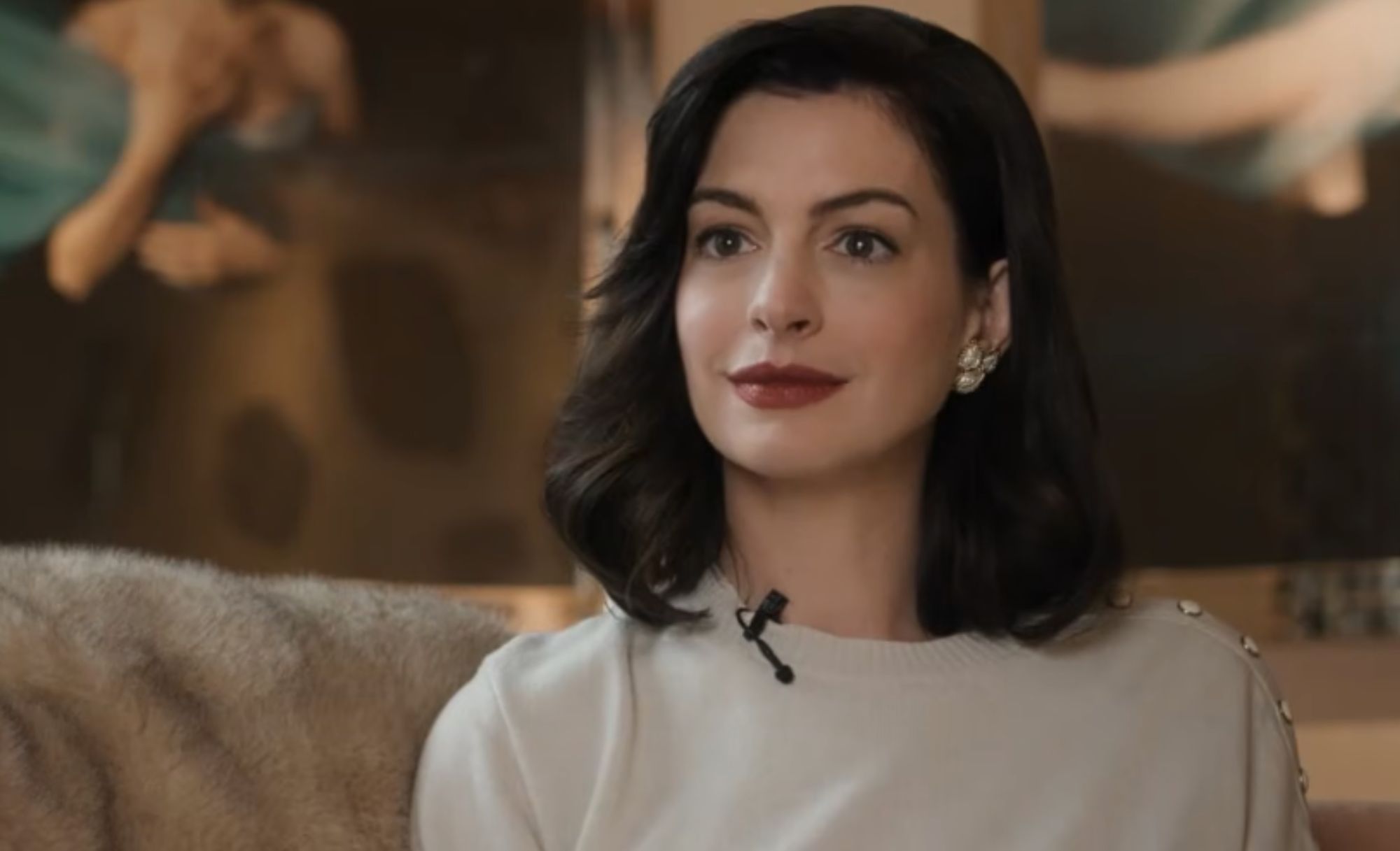 Verity ganha trailer e pôster oficiais com Anne Hathaway em destaque