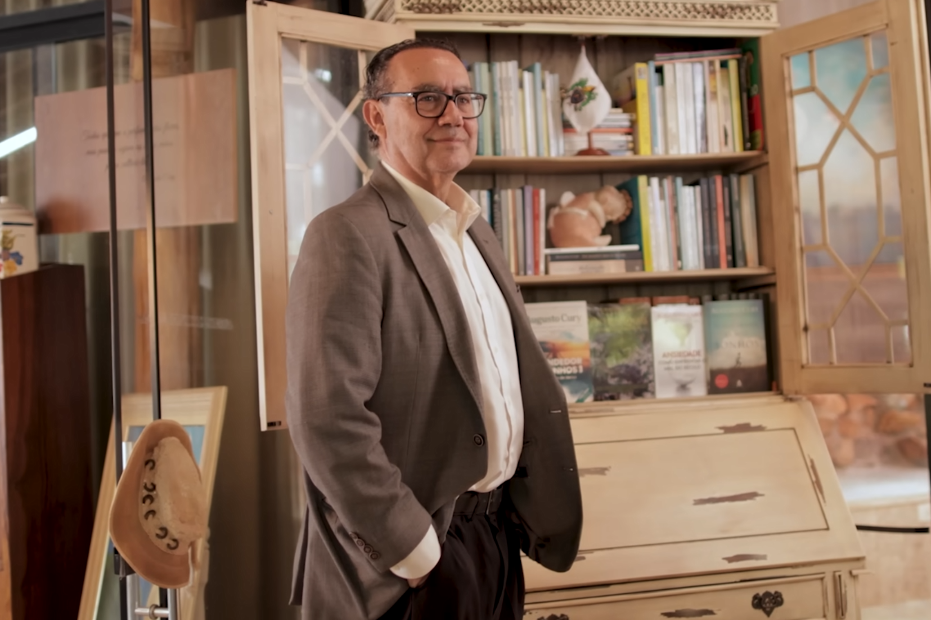 Augusto Cury participa de duas sabatinas nesta segunda (24); veja agenda