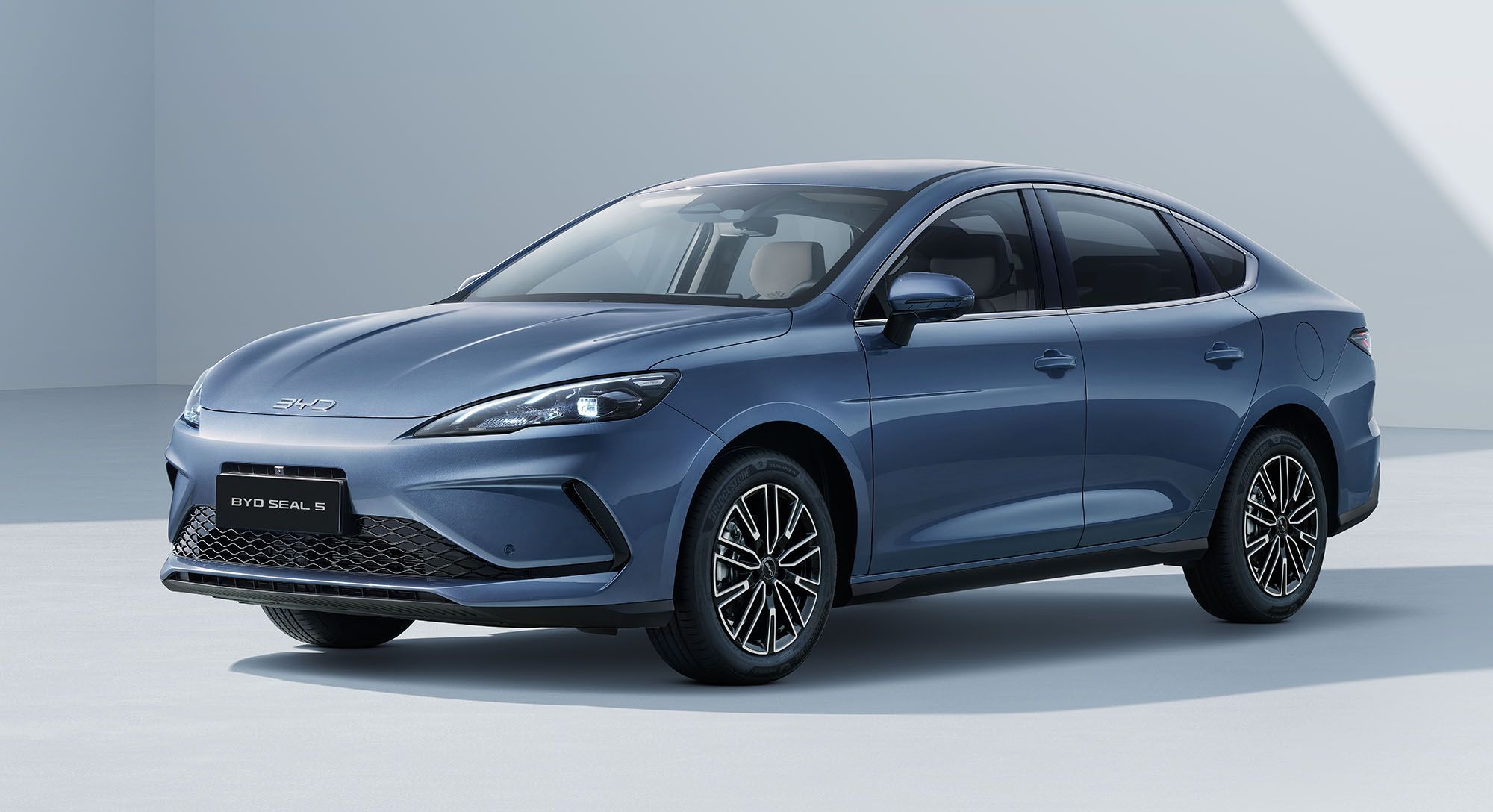 Novo BYD King faz 27 km/l e chega à Argentina antes do Brasil